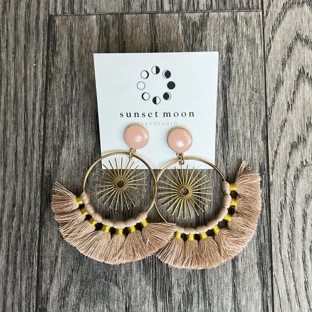 🌼HANDMADE🌼 Bohemian Sunburst Tassel Earrings, Buff and Tan